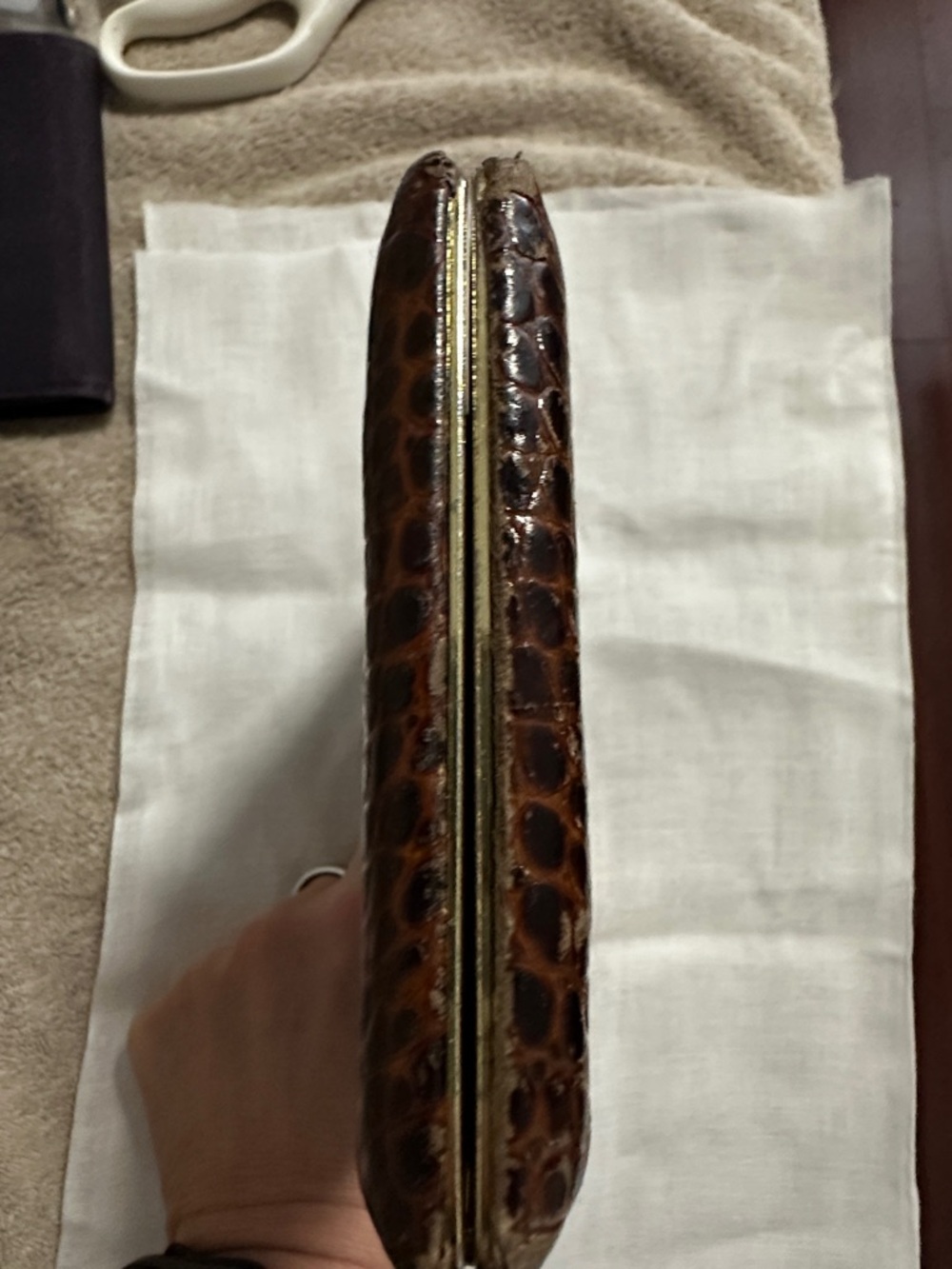 Abas Brown Croc-Embossed Leather Clutch Wallet with Gold Hardware Y2K - Picture 5 of 13